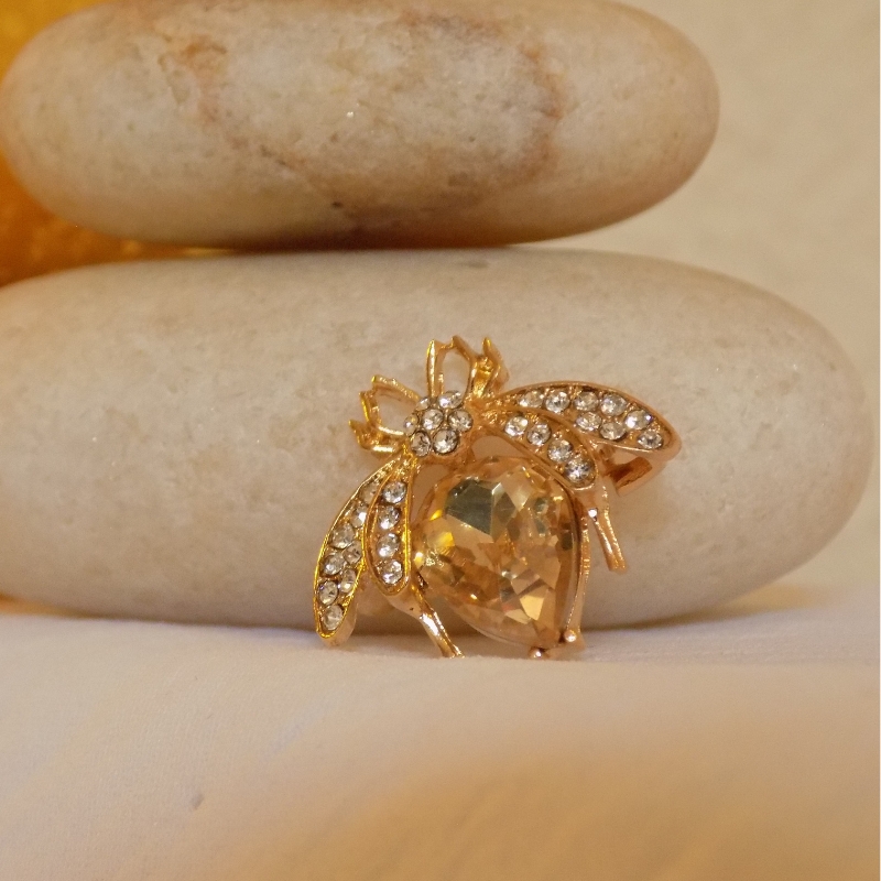Bee brooch